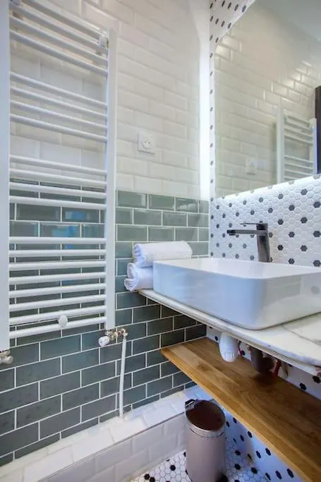 Parisian Gem: Heart Of The Latin Quarter- 2Br Lift Apartment 0*, Paris France