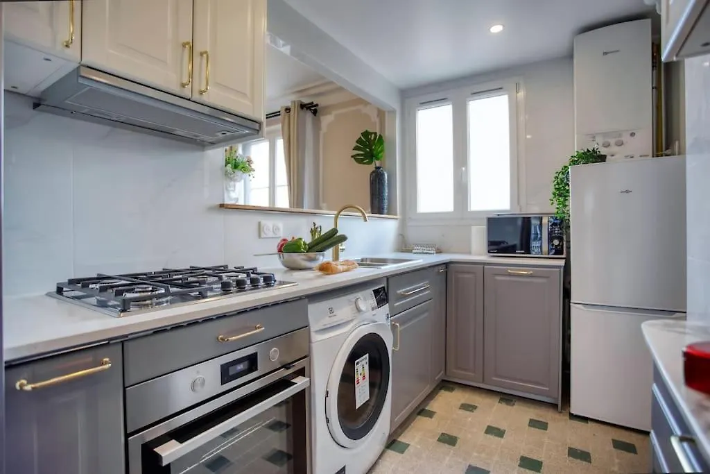 Parisian Gem: Heart Of The Latin Quarter- 2Br Lift Apartment  Paris