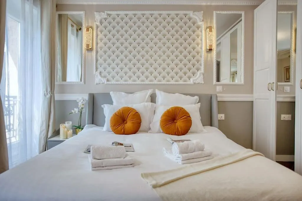 Parisian Gem: Heart Of The Latin Quarter- 2Br Lift Apartment 0*, Paris