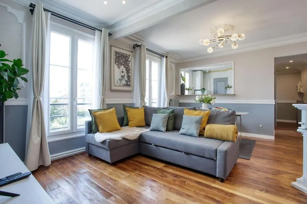 Parisian Gem: Heart Of The Latin Quarter- 2Br Lift Apartment
