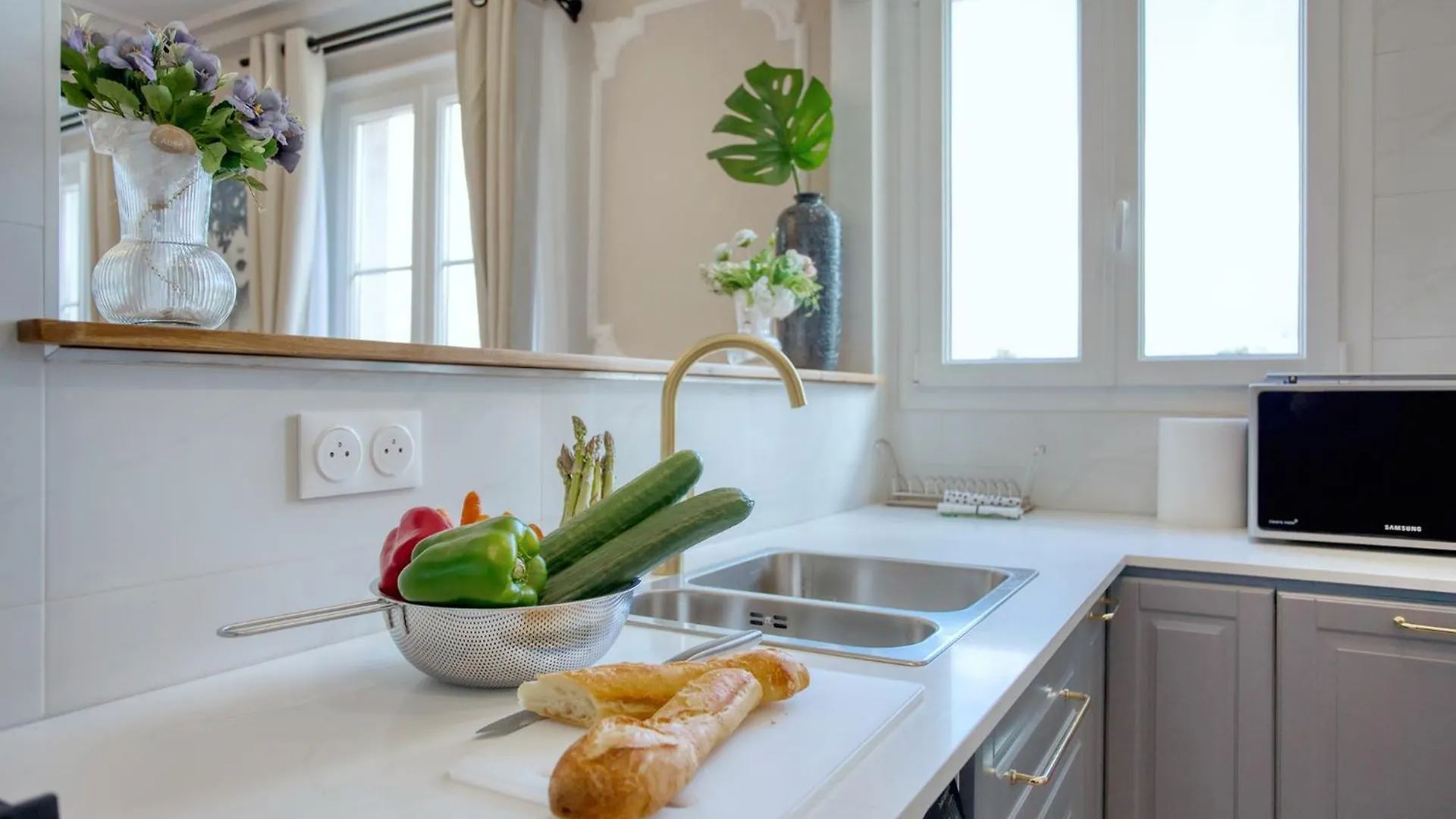 Parisian Gem: Heart Of The Latin Quarter- 2Br Lift Apartment Paris