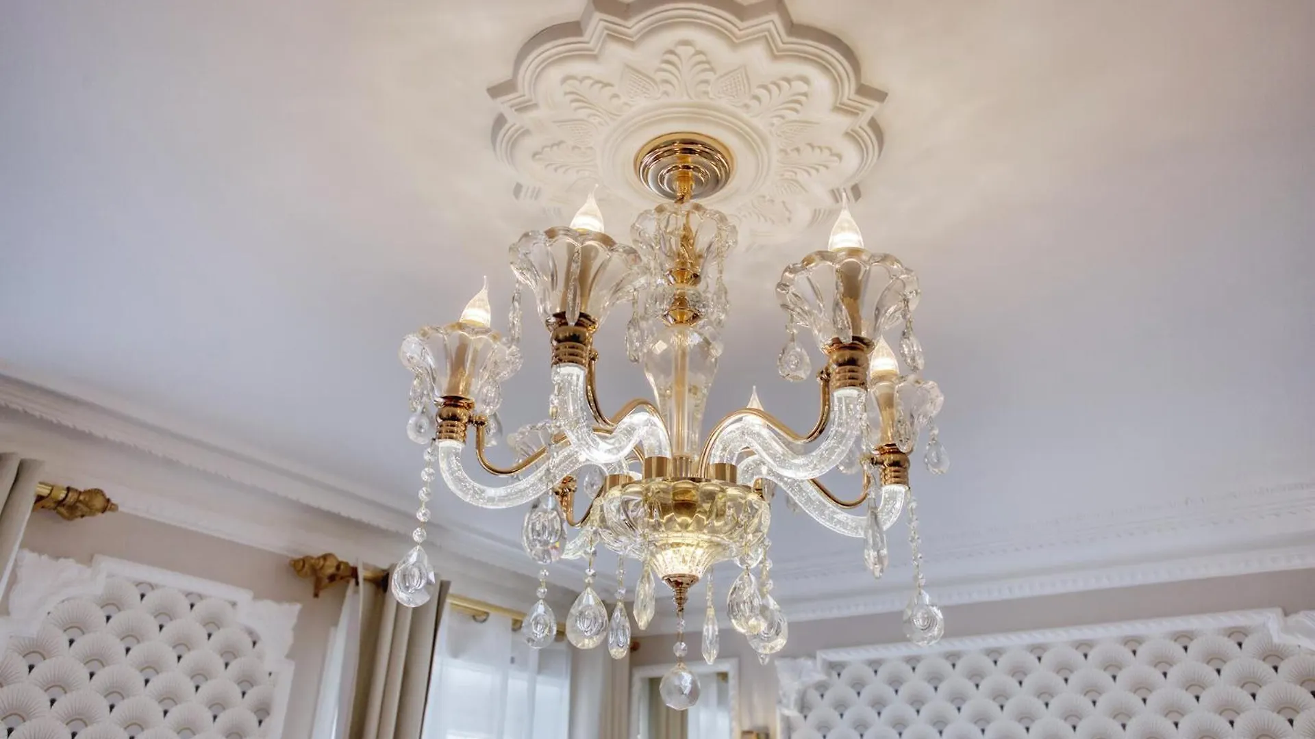 Parisian Gem: Heart Of The Latin Quarter- 2Br Lift Apartment