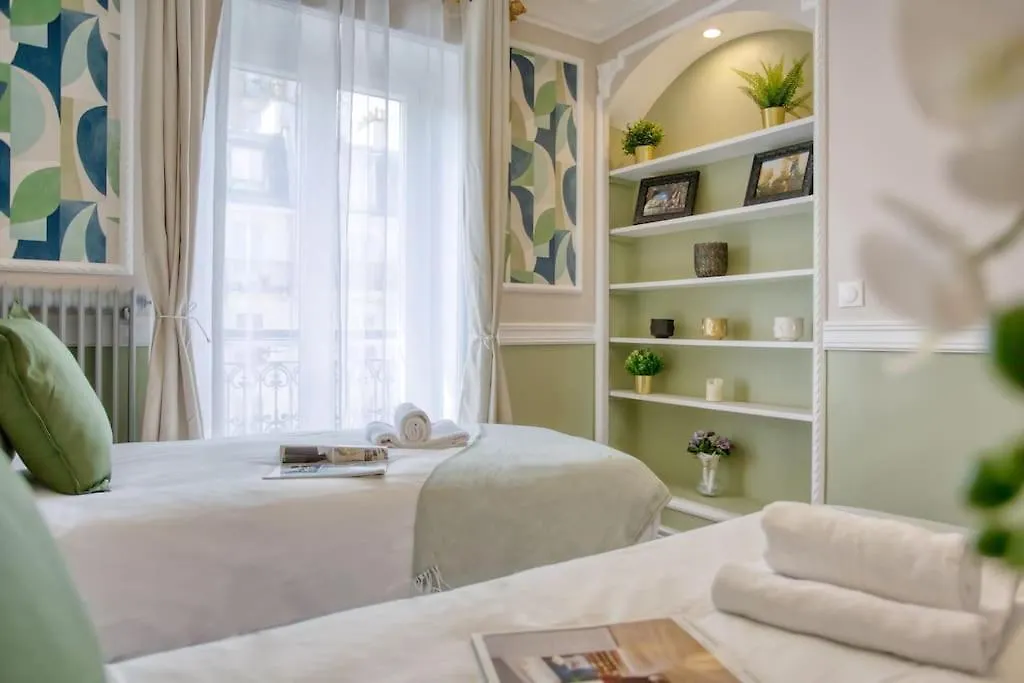 Parisian Gem: Heart Of The Latin Quarter- 2Br Lift Apartment