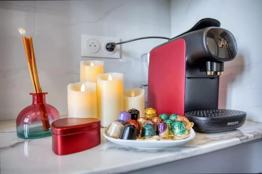 Parisian Gem: Heart Of The Latin Quarter- 2Br Lift Apartment