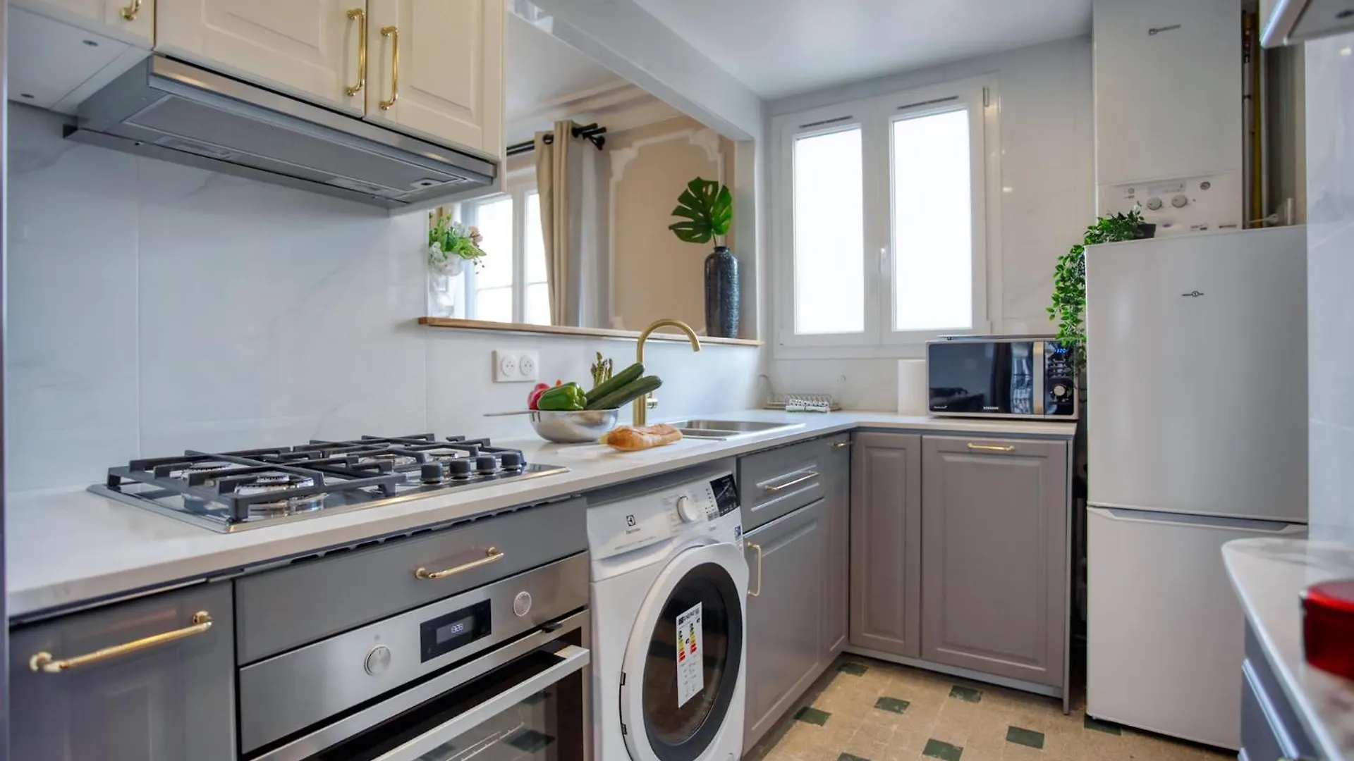 Parisian Gem: Heart Of The Latin Quarter- 2Br Lift Apartment