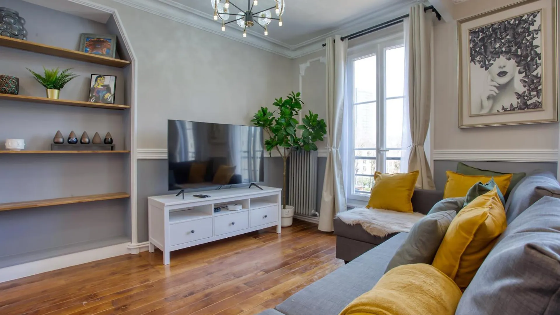 Parisian Gem: Heart Of The Latin Quarter- 2Br Lift Apartment